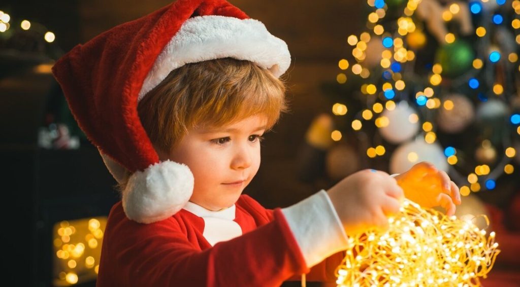 Самые короткие стихи на Новый год для детей 3-4 лет: 10 легких четверостиший